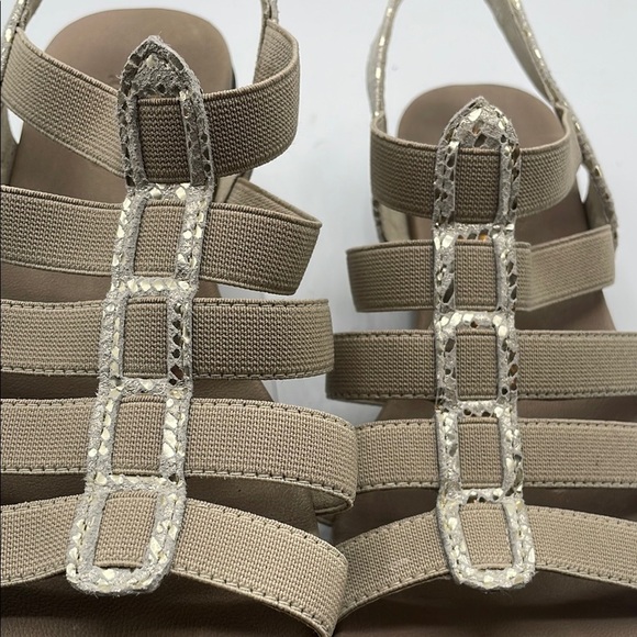 Munro American Taupe Strappy Sandals, size 7 1/2 - Picture 6 of 8